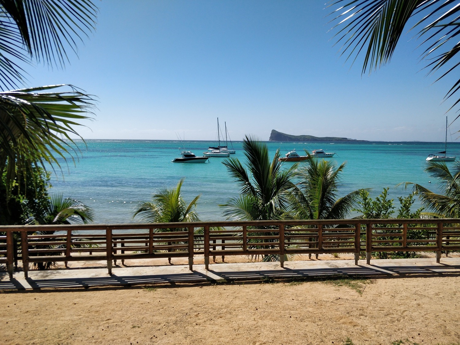 Bain boeuf public beach cap malheureux mauritius