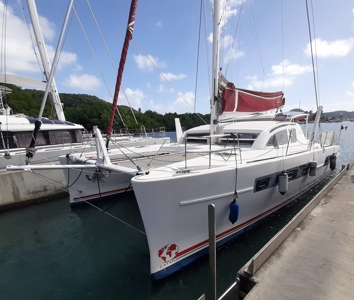 Haul out Catana 47