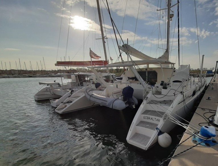 Catana 581