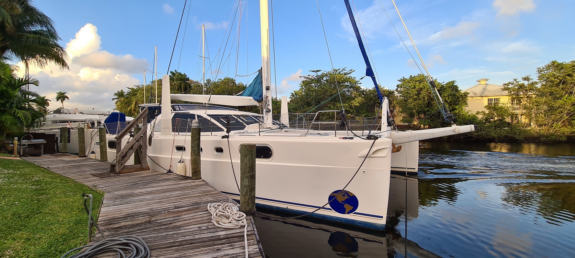 Catana 582