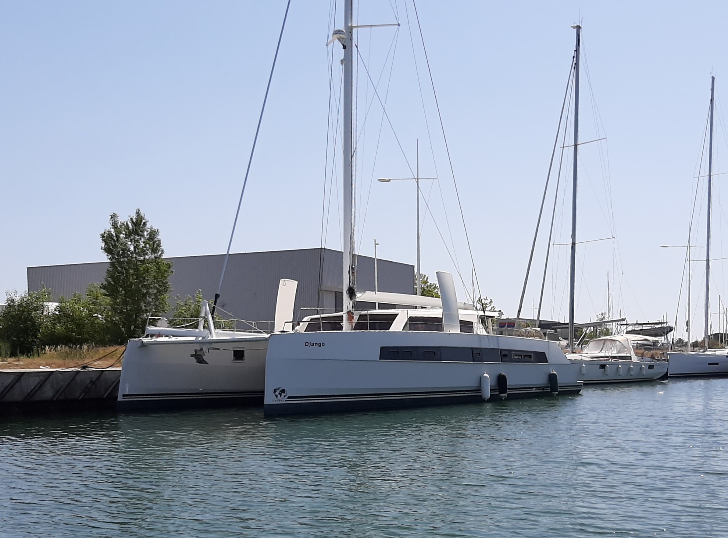 Catana 62