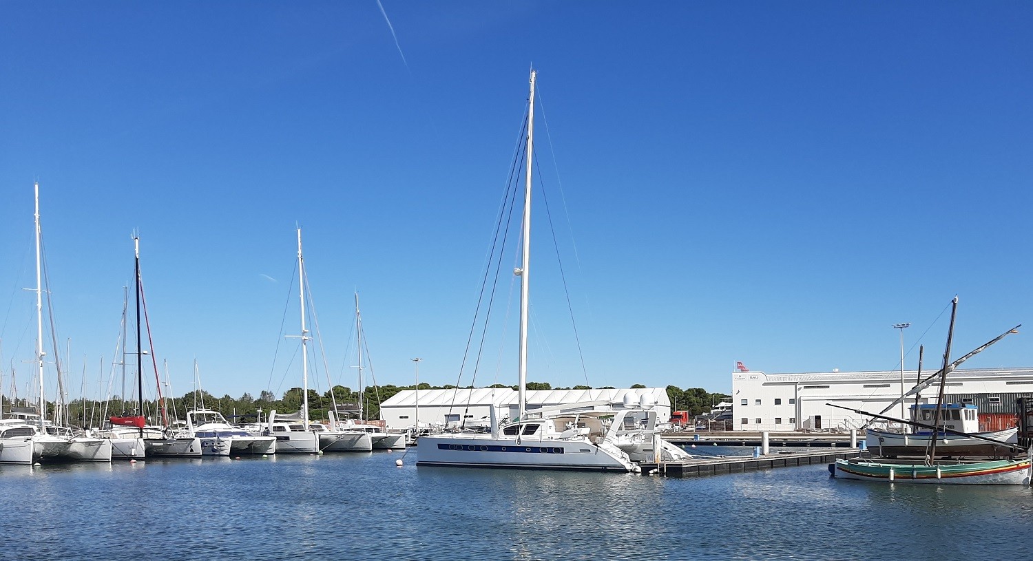 Catana 65