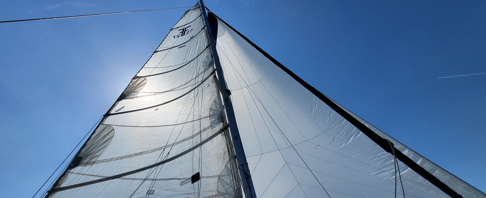 Corsair f27 gennaker and mainsail