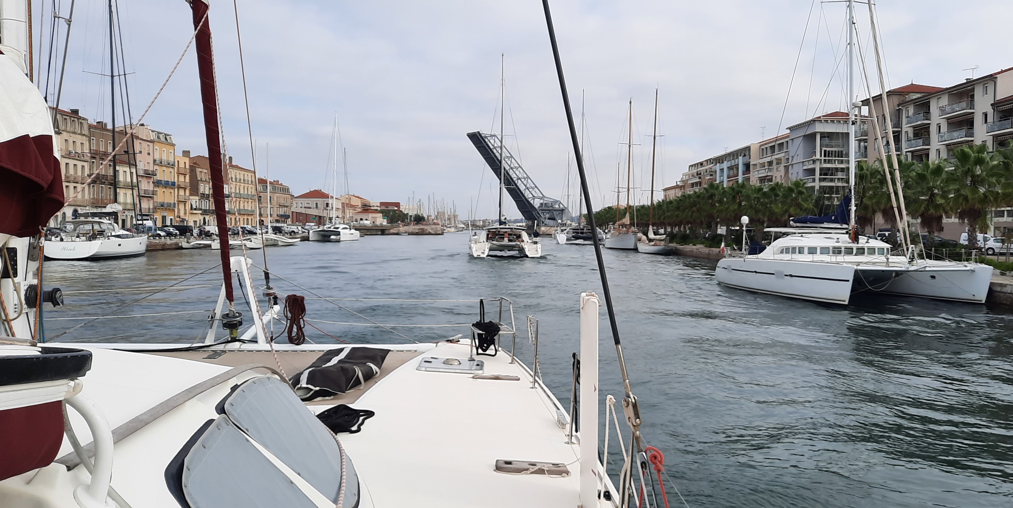 Crossing bridges in sete