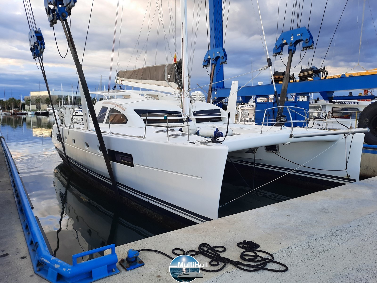 Haul out catana 50