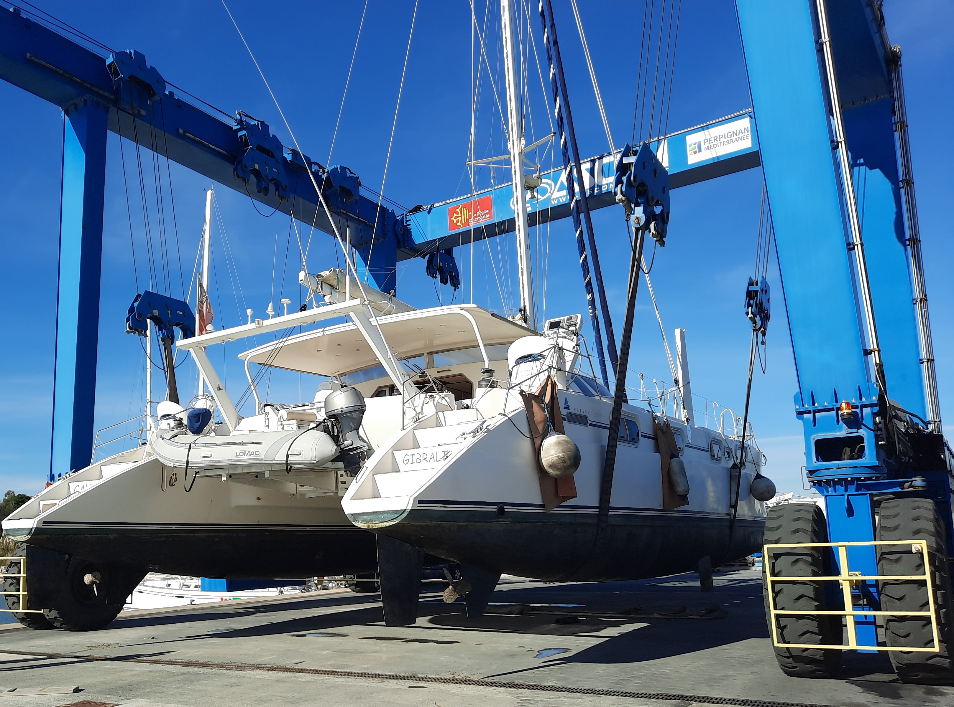 Haul out Catana 581