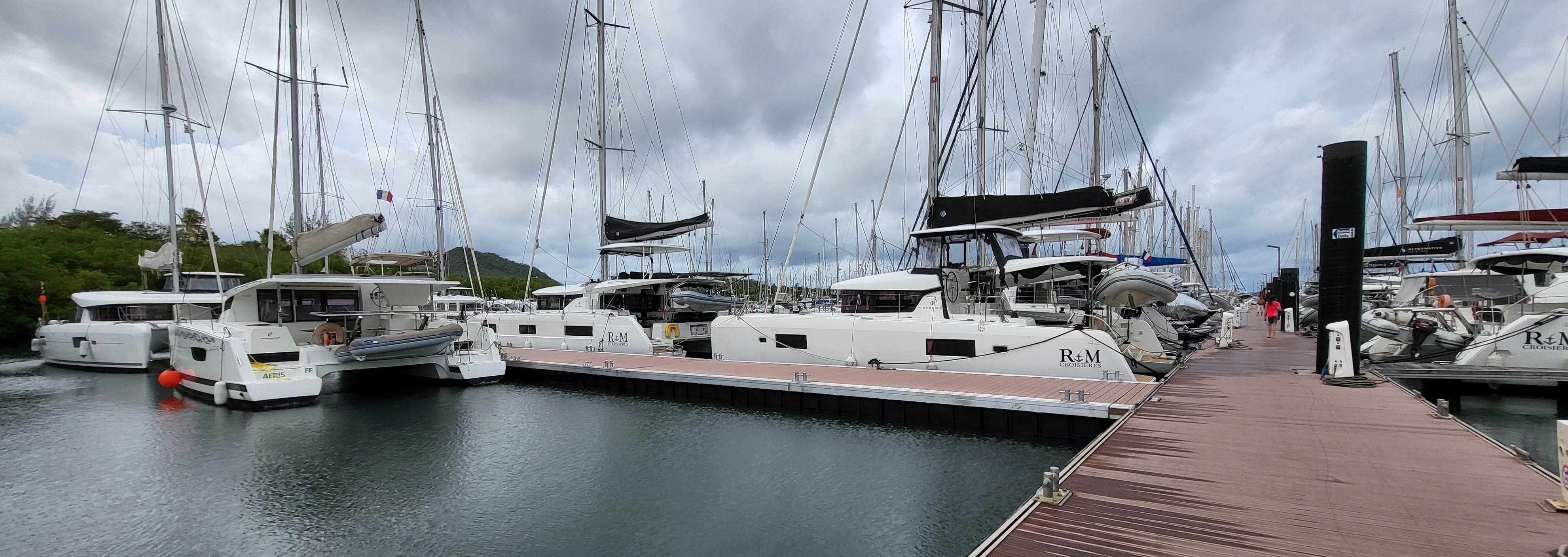 R m charter catamarans