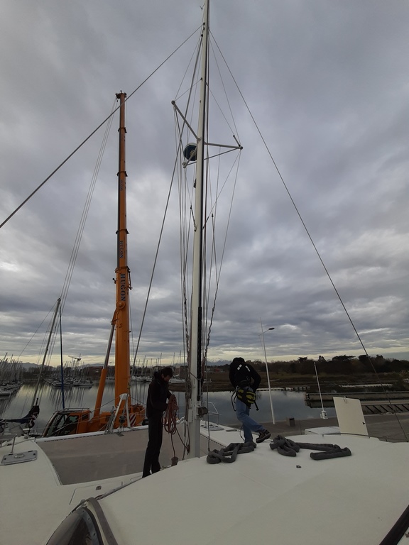 Unstepping mast Catana 471