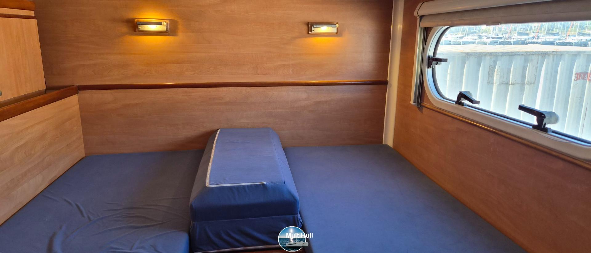 2005 - CATANA 431 Owner's Version