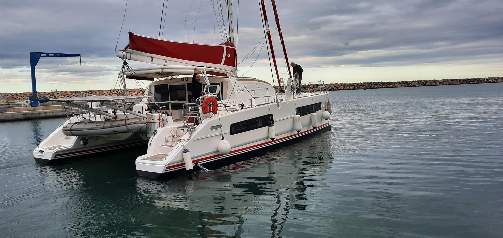 Delivery catana 47 manao