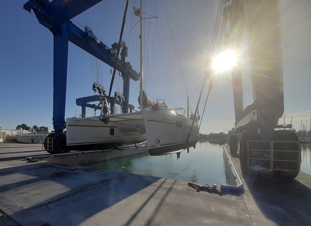 Haul out catana 471 canet en roussillon 5 