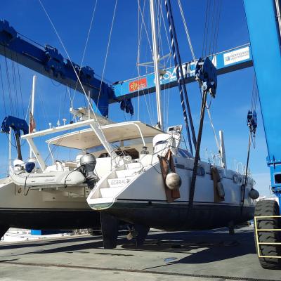 Haul out catana 581