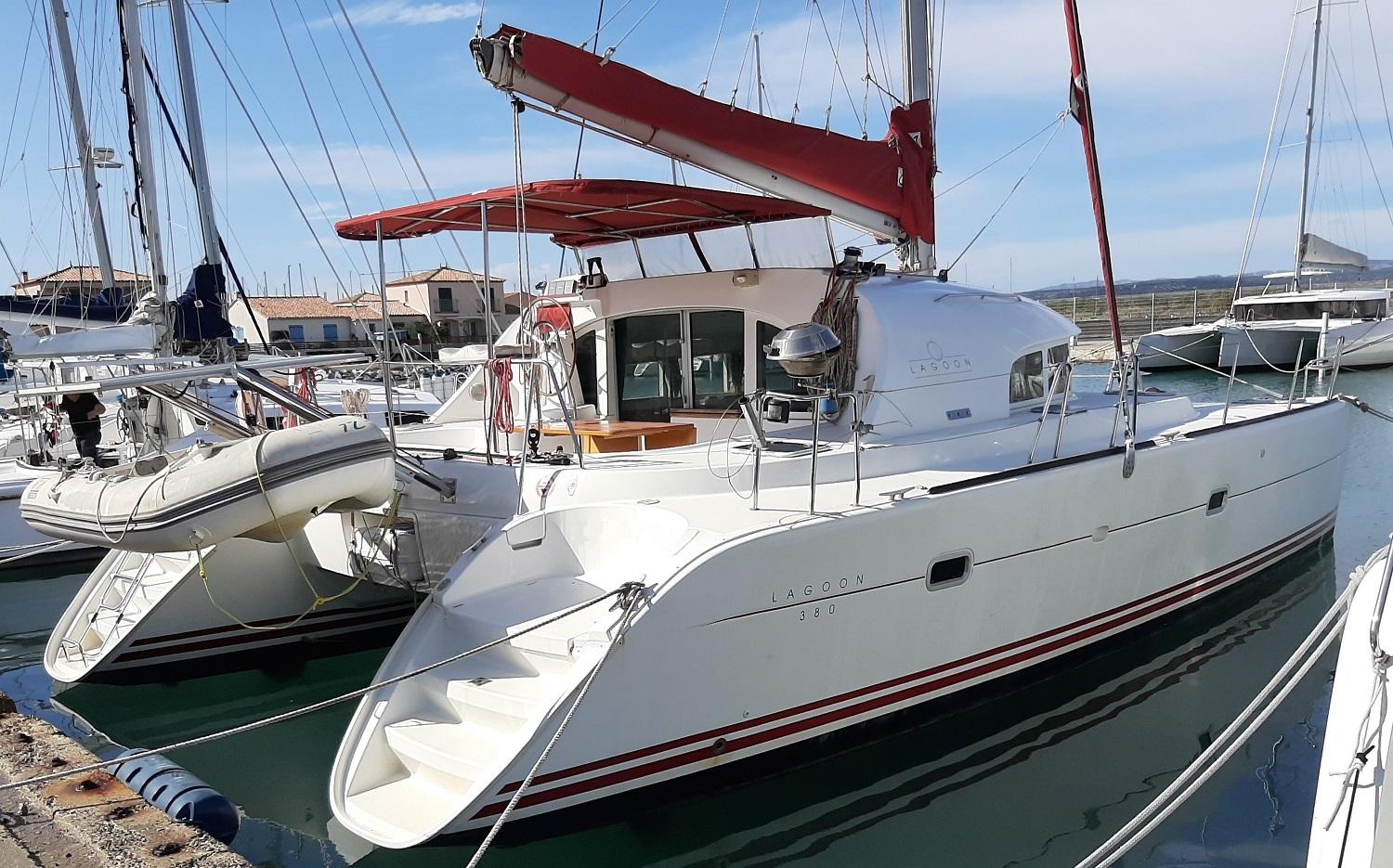 Lagoon 380 port leucate