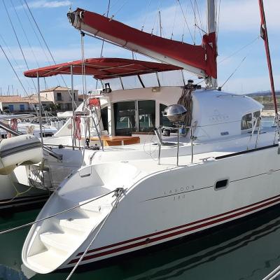 Lagoon 380 port leucate