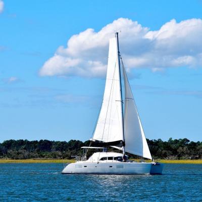 Lagoon 380 under sails