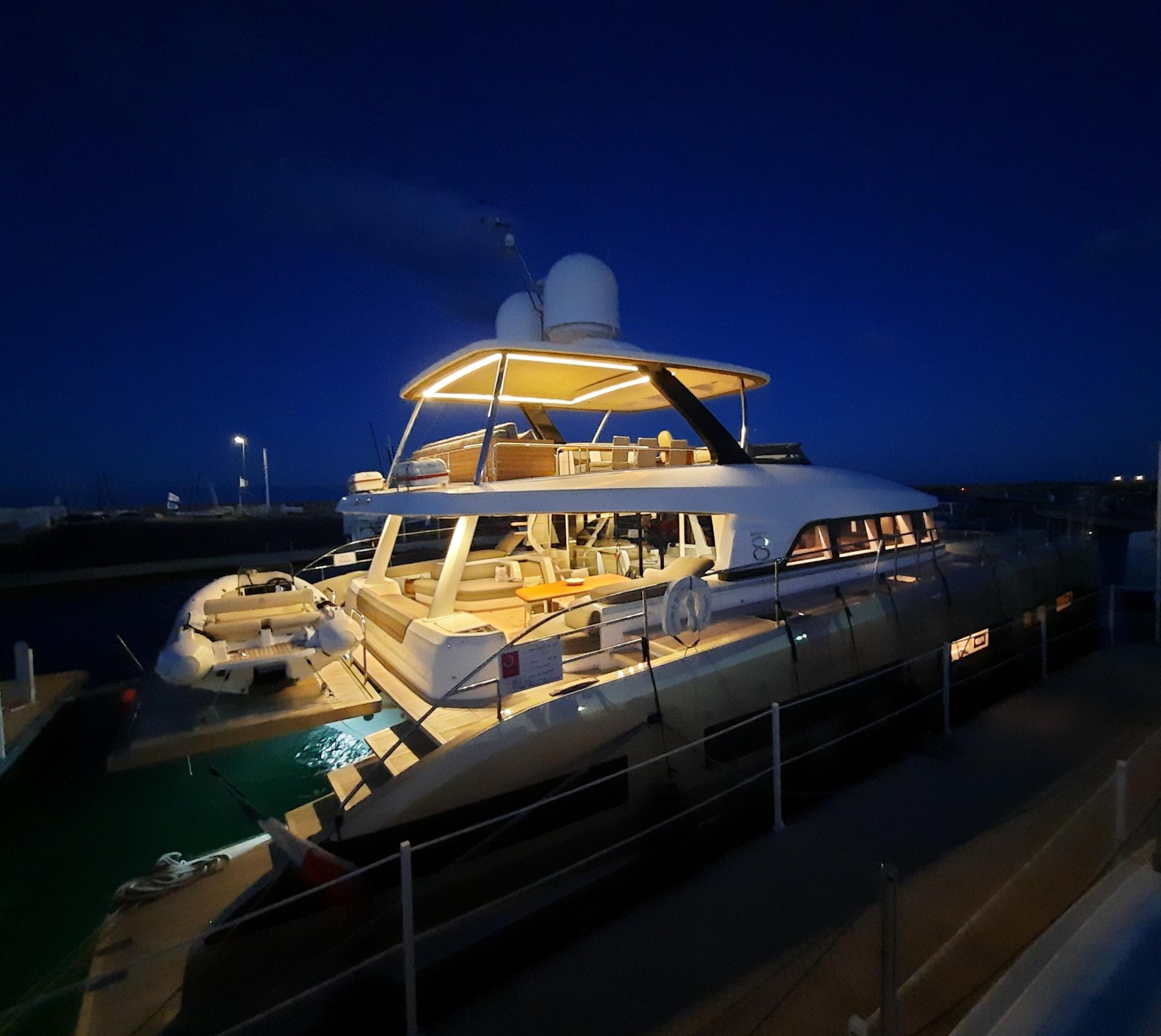 Lagoon seventy 8 by night