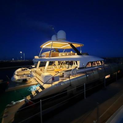 Lagoon seventy 8 by night