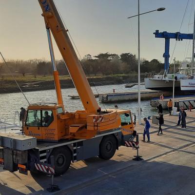 Launching ninah ii stepping mast