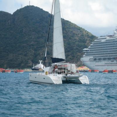 Ocean liner or catamaran